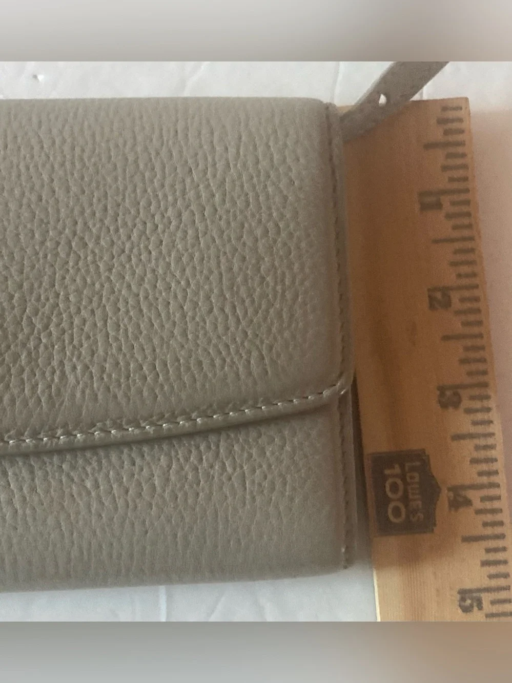 Tory Burch Pebbled Crossbody Wallet in Gray with beautiful silver logo